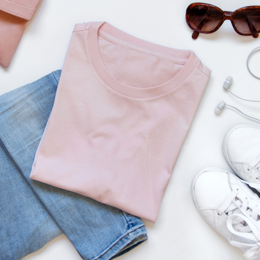 Jak składać koszulki? Zobacz 7 prostych sposobów na to, jak składać t-shirt!